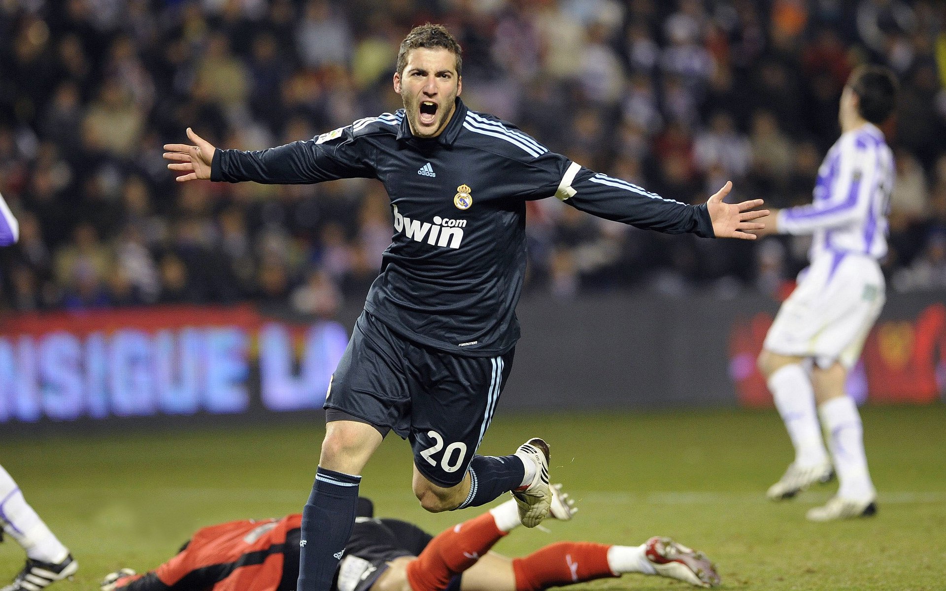 【比分追踪】近期最受关注的六场焦点比赛汇总，焦点球员组合包